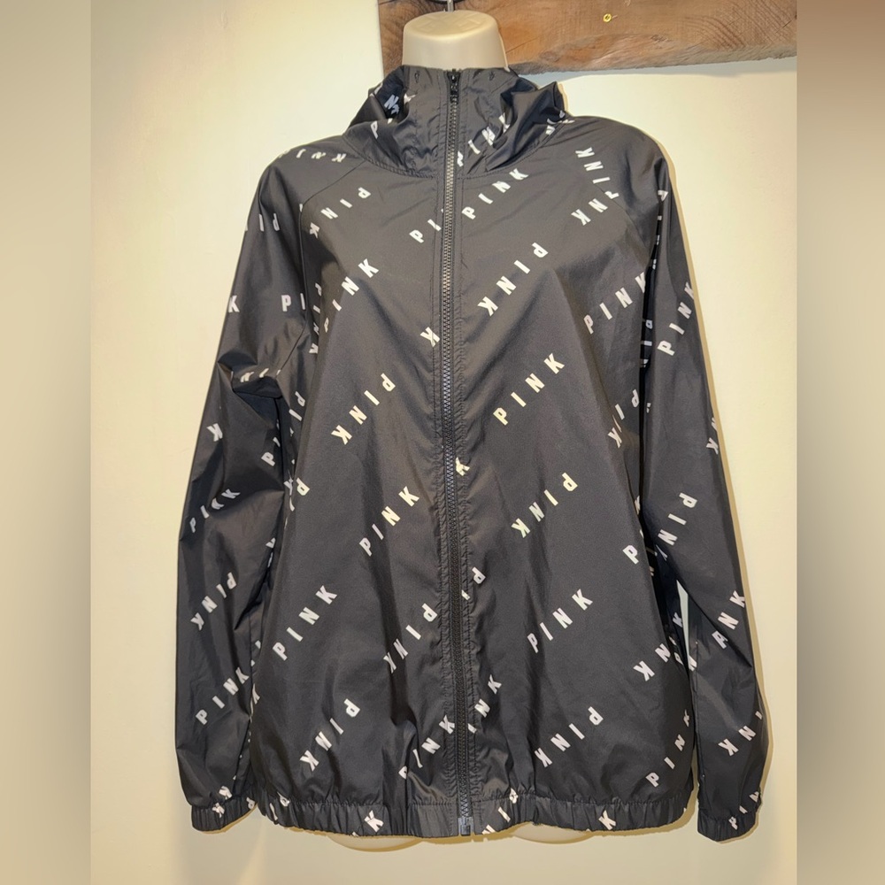 Victoria Secret PINK black and white jacket
Size XS
